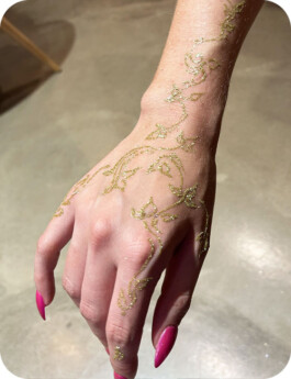 tatouage temporaire henné paillettes