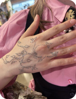 tatouage temporaire henné paillettes